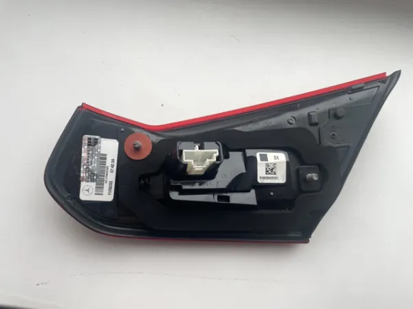 Lanterna de nevoeiro traseira esquerda A2139068305 Mercedes