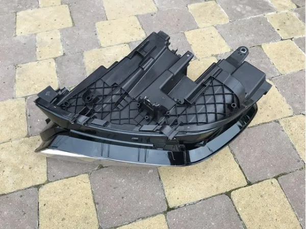 Luz direita 63115A64424 BMW