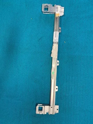 Consola inferior do radiador 7301605 BMW