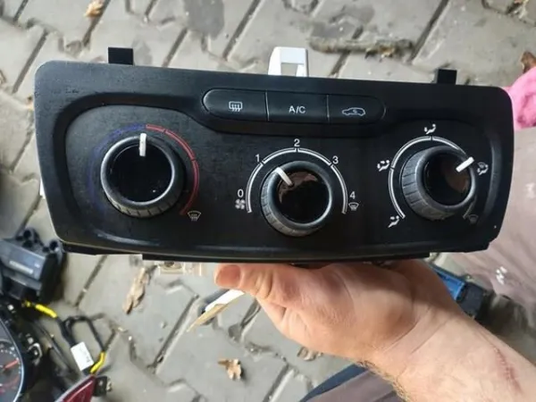 Unidade de controlo dos modos de aquecimento/condicionamento Fiat Tipo EGEA