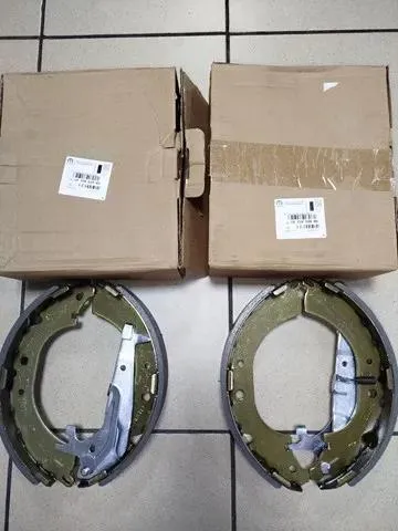 Sapatas do freio traseiras de tambor 1671902980 Peugeot/Citroen