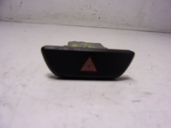 Botão de ativação do sinal de emergência Toyota Yaris P21