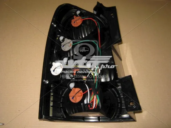 Lanterna traseira direita 8360208B12 Ssang Yong