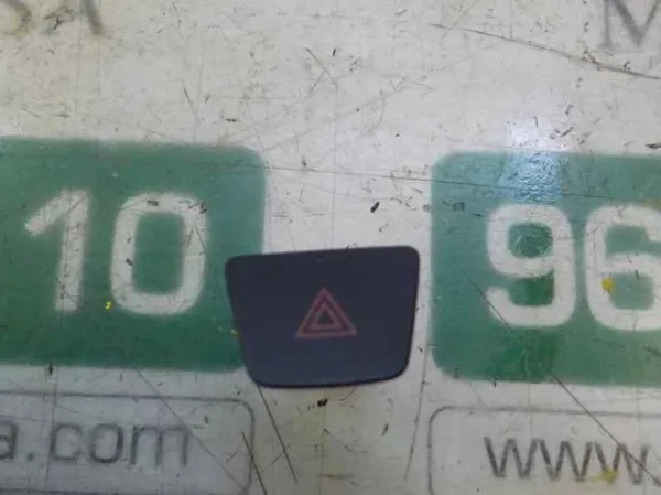 Botão de ativação do sinal de emergência Ford Kuga III