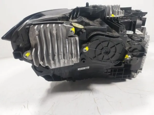 Luz esquerda 63118084891 BMW
