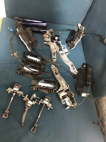 Motor acionador de abertura/fechamento da porta traseira esquerda 24090816 Peugeot/Citroen