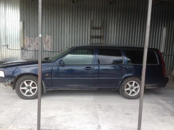 Porta dianteira esquerda Volvo V70 I