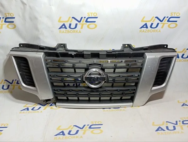 Grelha do radiador 62310BZ50A Renault (RVI)