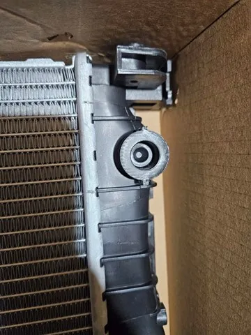 Radiador de esfriamento de motor 20E1083 Polcar