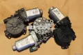 Motor de acionamento de vidro da porta dianteira esquerda Hyundai Santa Fe CM