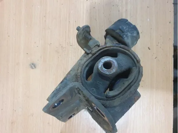 Coxim (suporte) esquerdo de motor 123720D080 Toyota