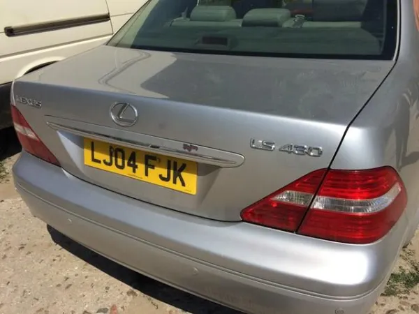 Tampa de porta-malas Lexus LS UCF30