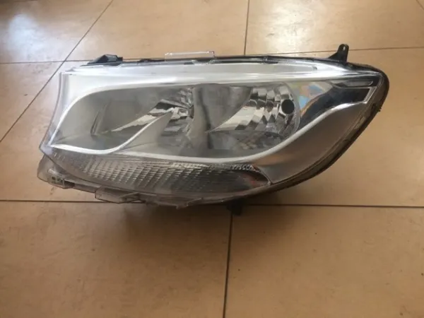 Luz esquerda A9109060000 Mercedes