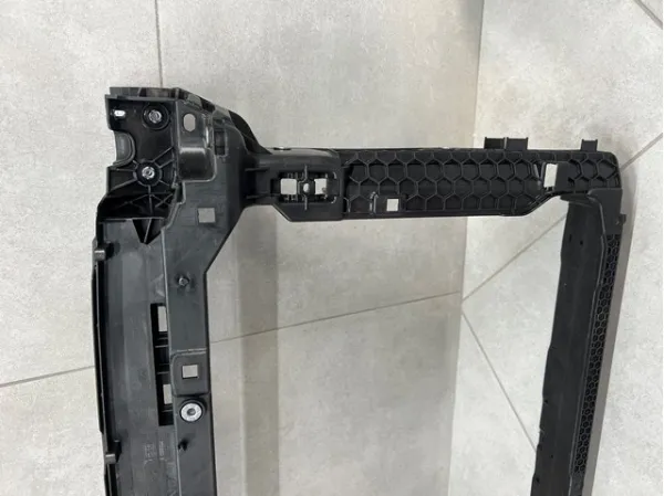 Suporte do radiador montado (painel de montagem de fixação das luzes) 3J0805588C VAG