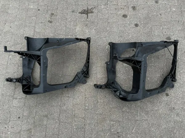 Consola (adaptador) de fixação da luz dianteira direita 2107373 DAF