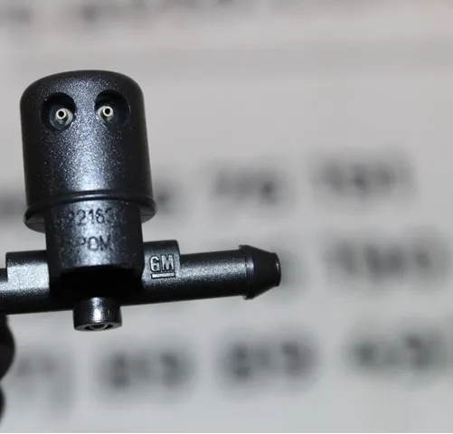 Injetor direito de fluido para lavador de pára-brisas 13118144 General Motors