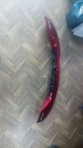 Moldura de tampa de porta-malas KB7W50851 Mazda
