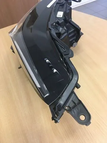 Luz esquerda Lexus RX 450H/350L/200T