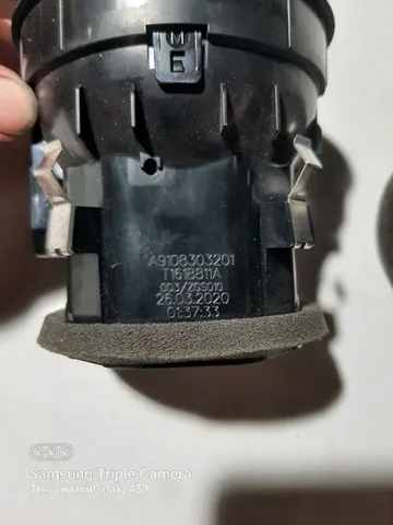 Grelha esquerda de ventilação de salão no "painel de instrumentos" A9108303201 Mercedes