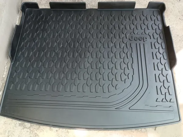 Tapete da seção de bagagem 82214666 Chrysler