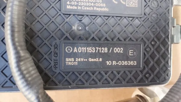 Sensor de óxidos de nitrogênio NOX A011153712864 Mercedes