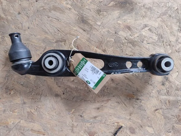Braço oscilante inferior direito de suspensão dianteira LR078477 Land Rover