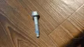 Parafuso de fixação de amortecedor dianteiro Ford Transit V184/5