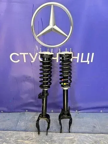 Suporte de amortecedor dianteiro A1673230120 Mercedes