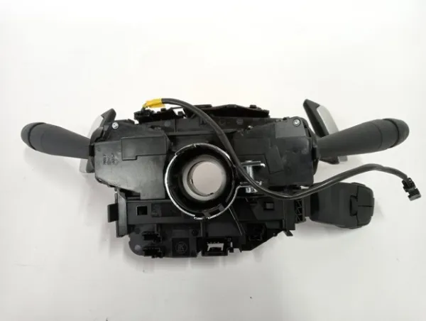 Comutador instalado na coluna da direção, montado Peugeot 3008 II