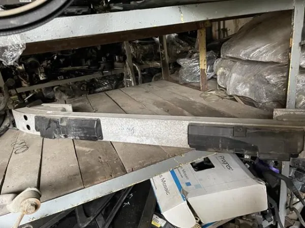 Reforçador do pára-choque traseiro Lexus LS UCF30