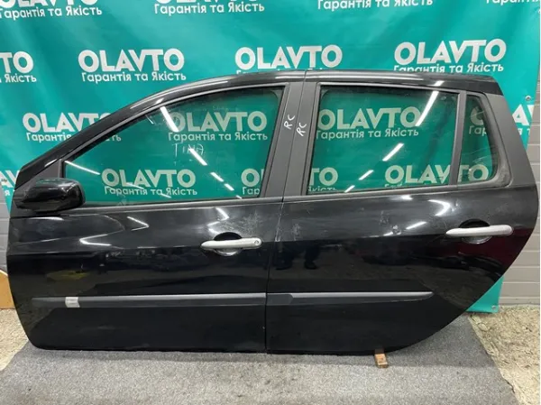 Porta dianteira esquerda 7751476106 Renault (RVI)