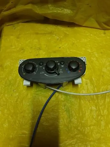  Unidade de controlo dos modos de aquecimento/condicionamento Renault LOGAN 2