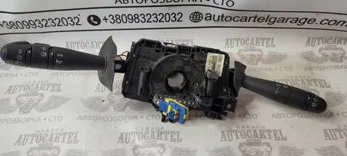 Comutador direito instalado na coluna da direção 8200792584 Renault (RVI)