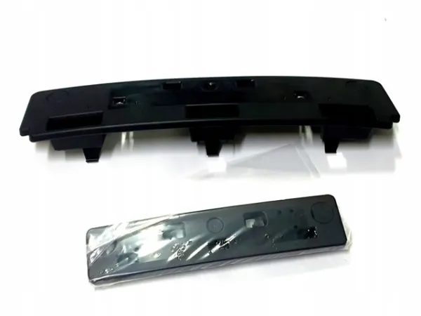 Painel de fixação de matrícula dianteira KB8M50180 Mazda