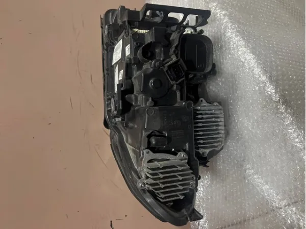 Luz esquerda 63119479267 BMW