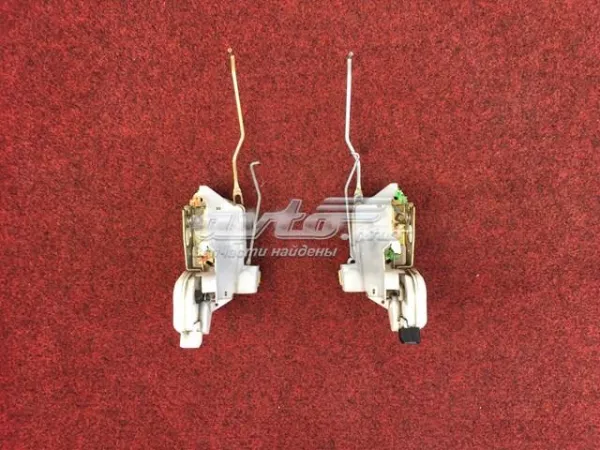 Fecho da porta dianteira esquerda Mitsubishi MR473987