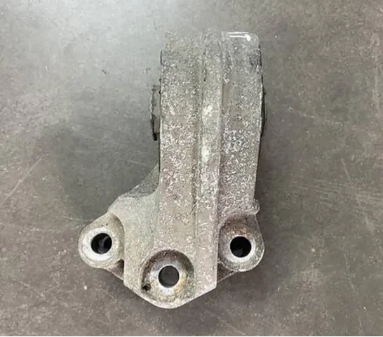 Coxim (suporte) traseiro de motor 94543716 General Motors