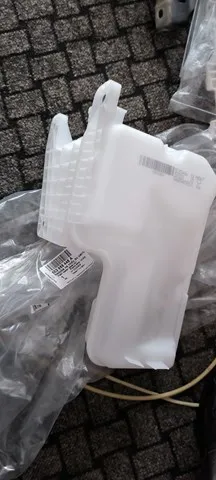 Tanque de fluido para lavador de vidro Skoda Octavia IV A8
