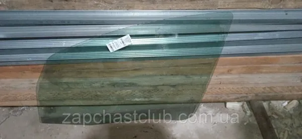 Vidro da porta dianteira esquerda MR959285 Mitsubishi