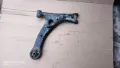Braço oscilante inferior direito de suspensão dianteira Toyota Prius NHW20