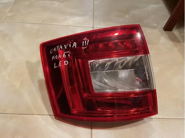 Lanterna traseira esquerda 5E9945095A VAG