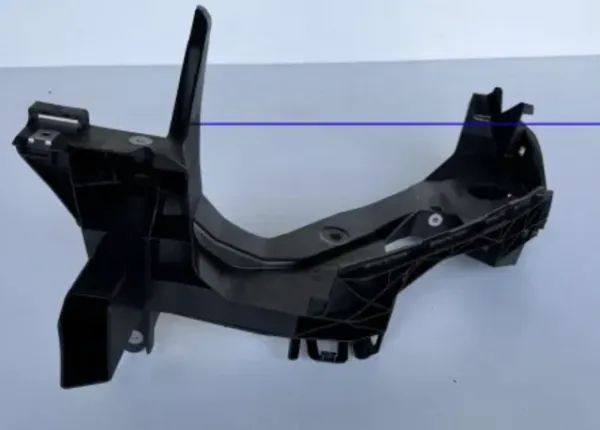 Suporte esquerdo do radiador (painel de montagem de fixação das luzes) 89A805325A VAG