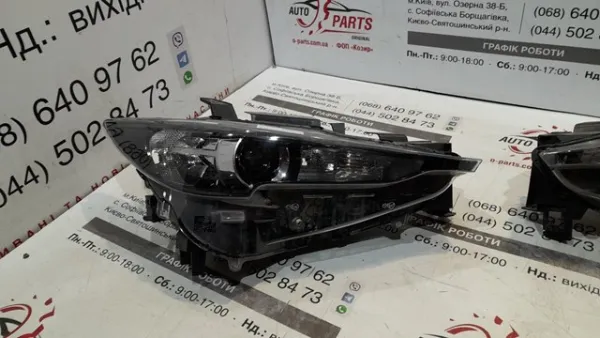 Luz direita KB8M51031D Mazda