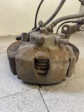 Suporte do freio dianteiro esquerdo Renault Laguna BG0, BG1