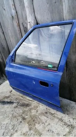 Porta dianteira esquerda Skoda Felicia II