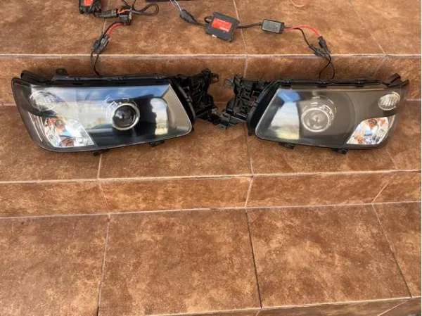 Luz direita 84001SA080 Subaru