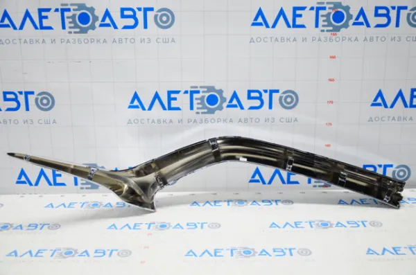 Moldura de grelha do radiador direito KB8A507J1B Mazda
