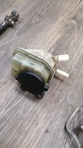 Tanque de bomba da Direção hidrâulica assistida Toyota Hilux GUN12, GUN13