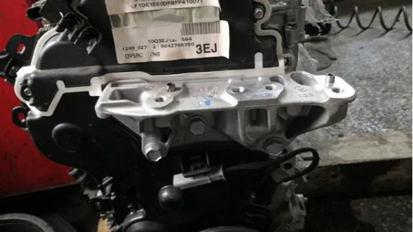 Consola de coxim (apoio) direita de motor 9810967480 Peugeot/Citroen