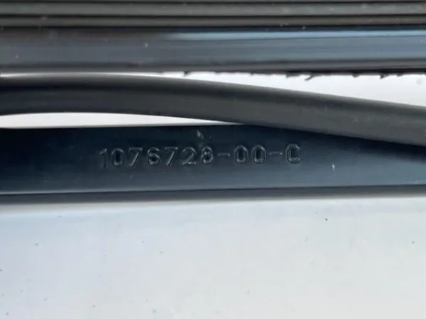 Braço de limpa-pára-brisas do pára-brisas Tesla Model 3 5YJ3
